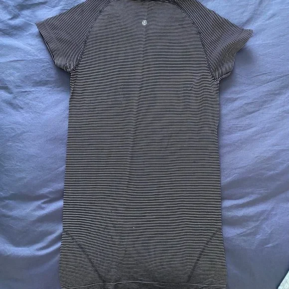 Lululemon tee - Picture 2 of 2